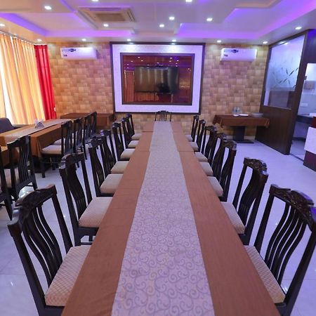 Hotel Sahib'S Red Carpet - Family & Corporate Hotel Chain Agra  Esterno foto