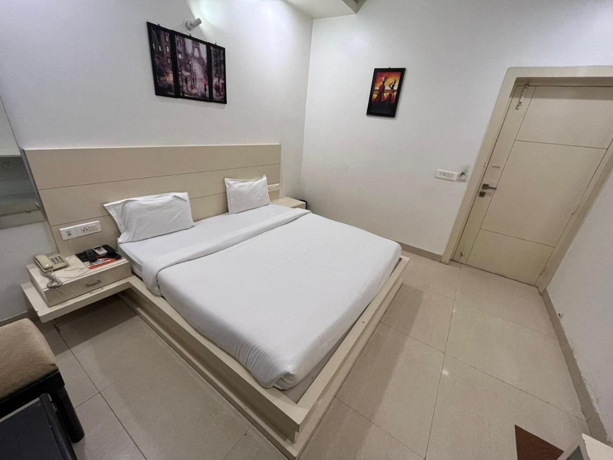 Hotel Sahib'S Red Carpet - Family & Corporate Hotel Chain Agra  Esterno foto