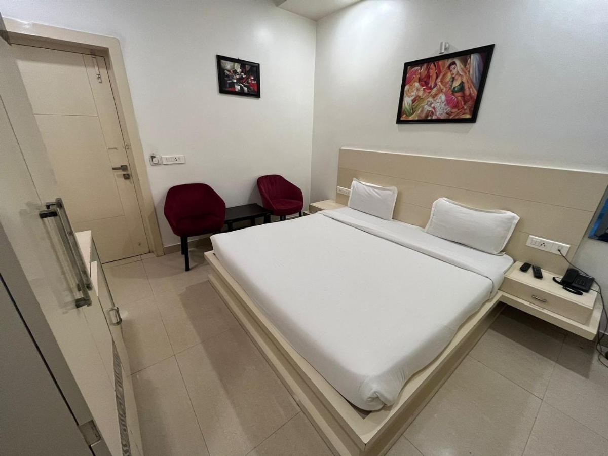 Hotel Sahib'S Red Carpet - Family & Corporate Hotel Chain Agra  Esterno foto