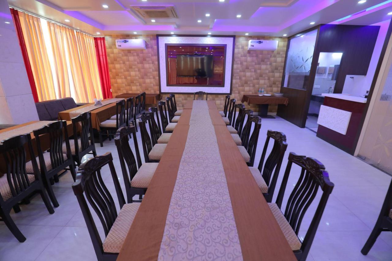 Hotel Sahib'S Red Carpet - Family & Corporate Hotel Chain Agra  Esterno foto
