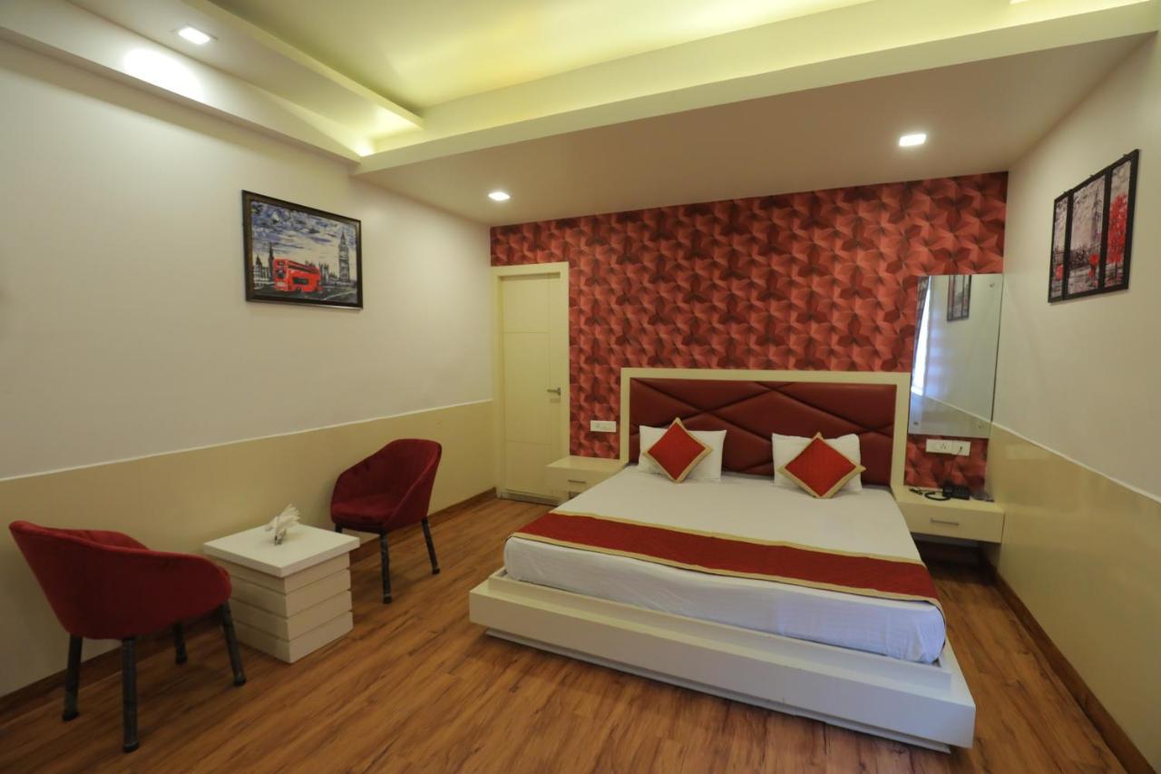 Hotel Sahib'S Red Carpet - Family & Corporate Hotel Chain Agra  Esterno foto