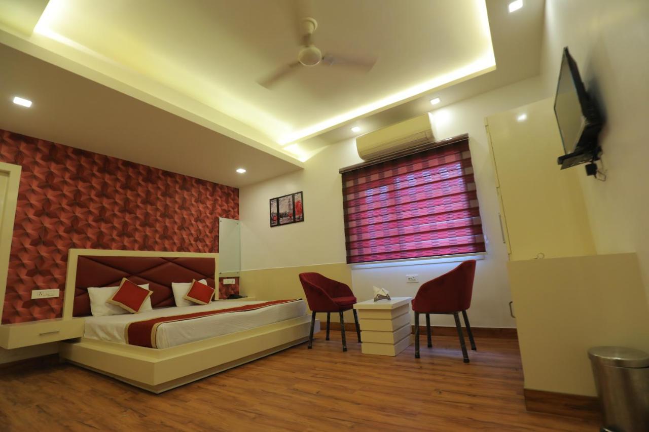 Hotel Sahib'S Red Carpet - Family & Corporate Hotel Chain Agra  Esterno foto