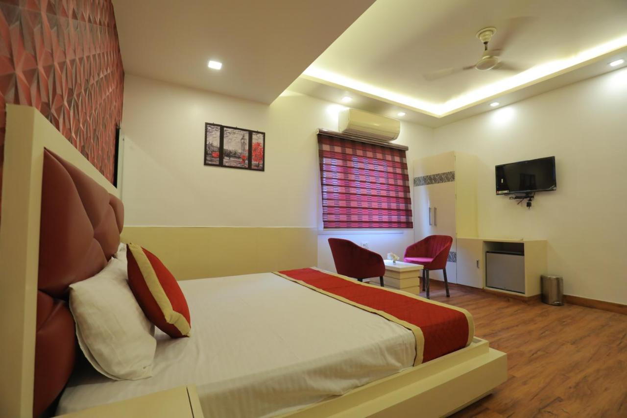 Hotel Sahib'S Red Carpet - Family & Corporate Hotel Chain Agra  Esterno foto