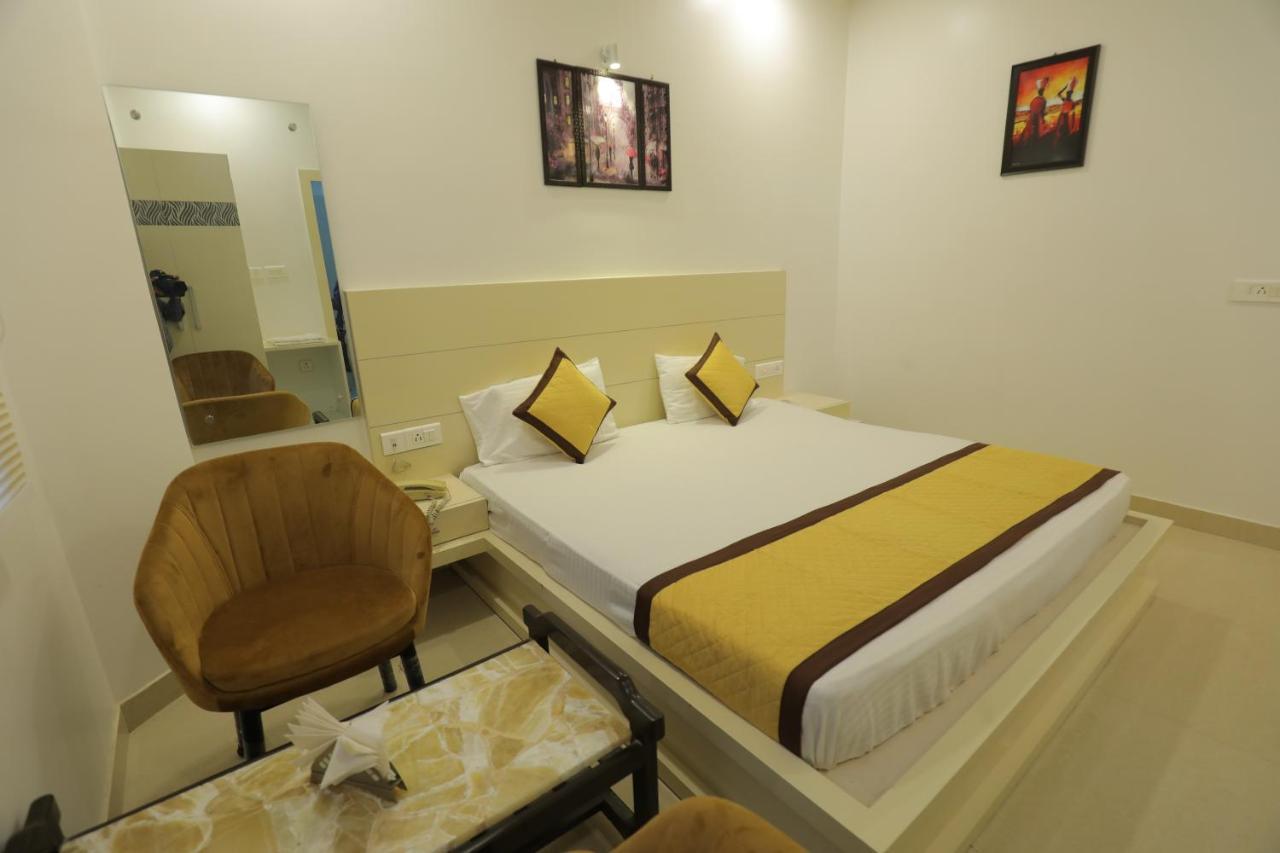 Hotel Sahib'S Red Carpet - Family & Corporate Hotel Chain Agra  Esterno foto