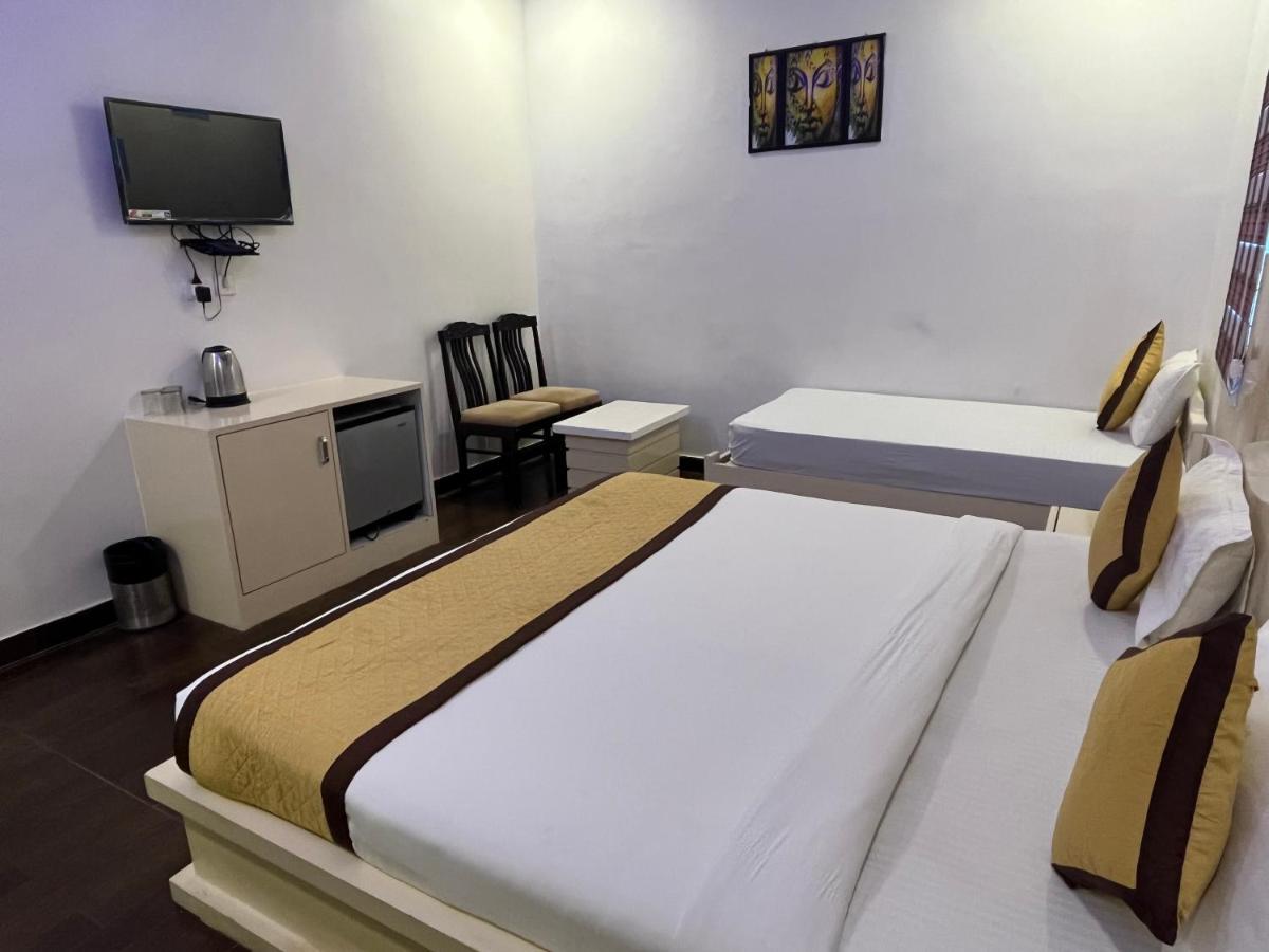 Hotel Sahib'S Red Carpet - Family & Corporate Hotel Chain Agra  Esterno foto