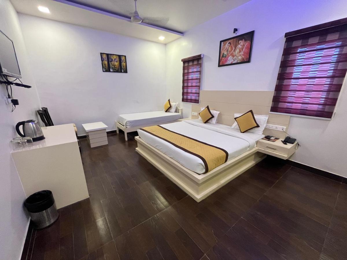 Hotel Sahib'S Red Carpet - Family & Corporate Hotel Chain Agra  Esterno foto
