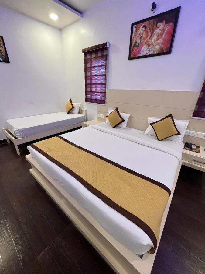 Hotel Sahib'S Red Carpet - Family & Corporate Hotel Chain Agra  Esterno foto